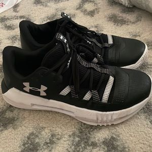 Black under armour volleyball shoes ladies 9